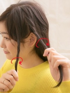 ＜手順1＞ロープ編みにしたい髪を取り分ける