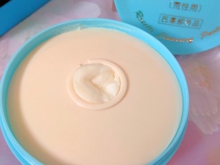 日本初のクリーム状洗顔料を発売
